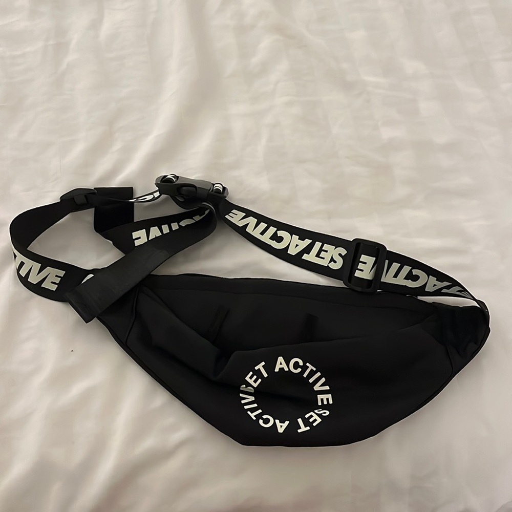 Set active x revolve belt bag
